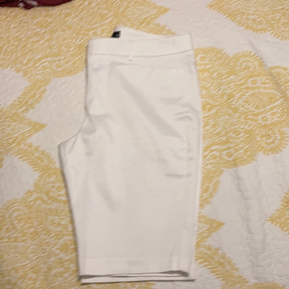 Women’s NY & Co White Bermuda Shorts - Classic Stretch Fit